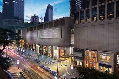 ブキッビンタン通りの好立地な5つ星ホテルにぜいたくステイ！行きも帰りも機内泊