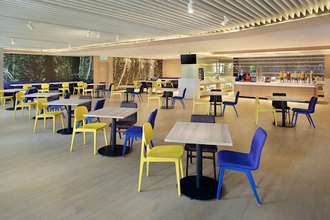 観光に便利な好立地!駅チカホテルに宿泊。行きは機内泊、帰りは午前発。往復送迎つき