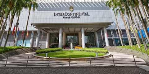 人気スポットが徒歩圏内の5つ星ホテルにステイ！ビジネスクラス利用