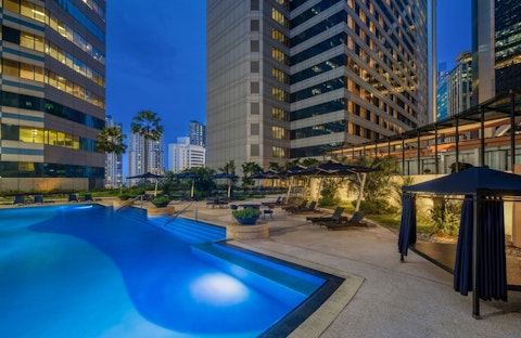 ペトロナスツインタワーは歩いてすぐ!ダイニング施設充実のラグジュアリーホテルにステイ