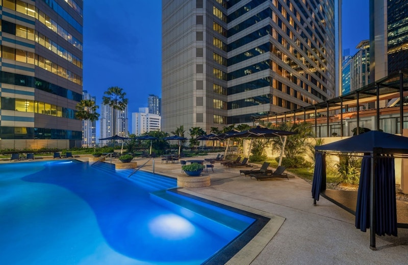 ペトロナスツインタワーは歩いてすぐ！ダイニング施設充実のラグジュアリーホテルにステイ