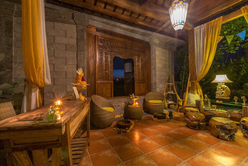 田園風景を楽しめるプールが魅力！ゆったりした時間が流れるホテルで癒やしのステイ