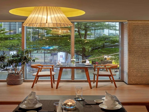 充実した設備で長期滞在にもぴったりなアパートメントホテルに宿泊！往復送迎つき、ビジネスクラス利用