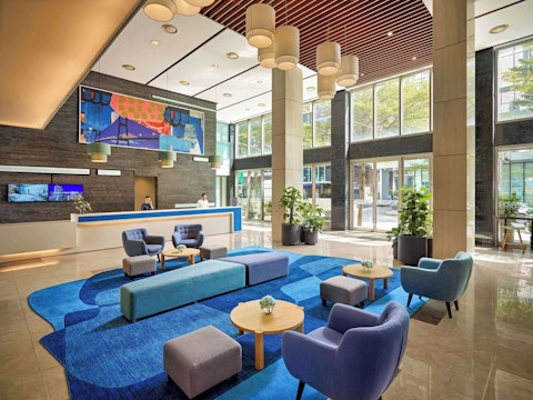 サウナつきのジム完備!キッチンがあるホテルで充実ステイ。送迎つき、ビジネスクラス利用