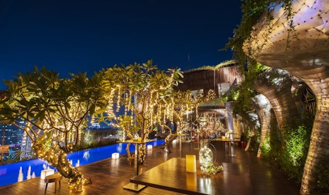 観光スポットが集まる市内中心部！オアシスのような5つ星ホテルに宿泊