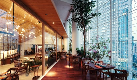 景色が自慢の屋外プールがある豪華ホテルで至福のステイ!往復送迎つき、JAL利用、ビジネスクラス利用