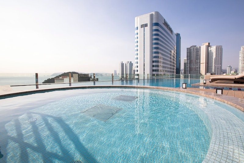 海雲台のビーチへ徒歩5分！開放感あふれるルーフトッププールも魅力のホテルに宿泊