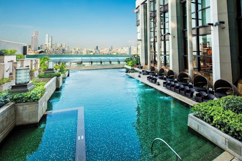 ハーバービューを堪能!グルメ&ショッピングに便利なホテルに宿泊。クラブラウンジつき