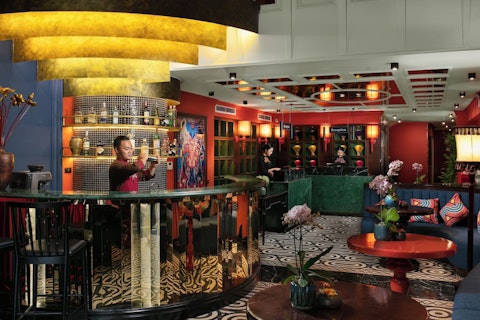 ホアンキエム湖はすぐ！スカイバーがある4つ星ホテル泊。行きは朝発、帰りは機内泊