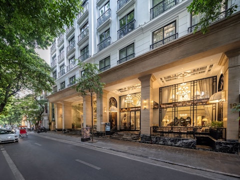 開放感あるスカイバーや癒やしのスパを併設！エレガントな5つ星ホテルにステイ