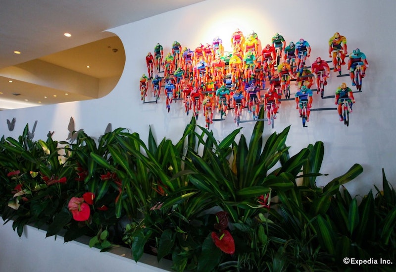 街を一望できるルーフトップバーつき！ティオンバル地区のホテルにステイ。JAL利用