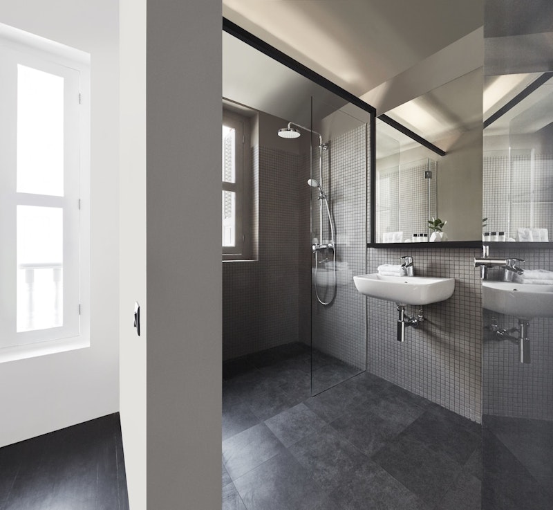 チャイナタウン駅から徒歩2分！モノクロカラーがおしゃれなホテルでアクティブステイ