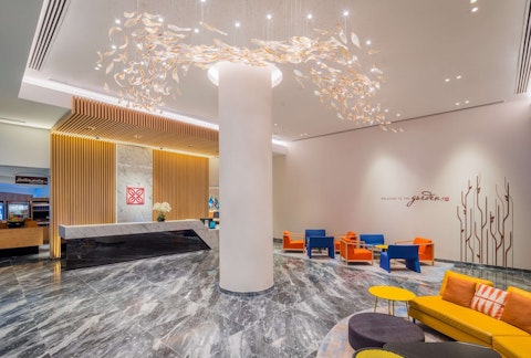 周辺に観光スポット充実!リトルインディア地区の快適ホテルに宿泊。行きも帰りも朝発