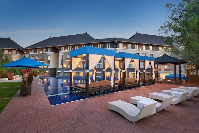 トランジットでシンガポール観光も！4つ星リゾートホテルに宿泊。ビジネスクラス利用