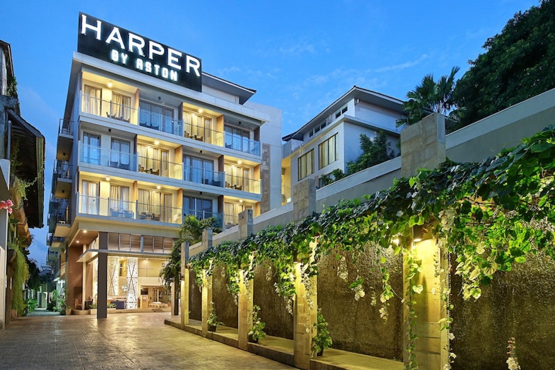 華やかなレギャン通りの好立地！ビーチも近い4つ星ホテルにアクティブステイ