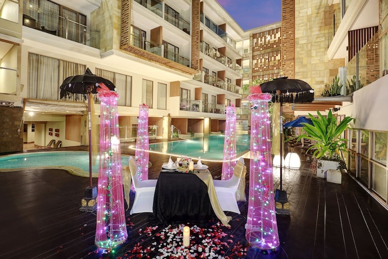 にぎやかなレギャン通りの好立地！ビーチも近い4つ星ホテルに滞在。ビジネスクラス利用