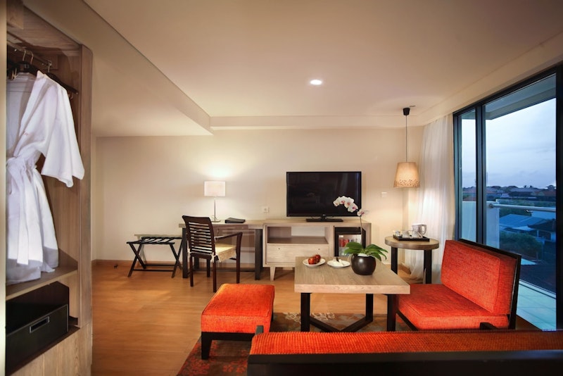 ビーチまで徒歩圏内！にぎやかなエリアのホテルのスイートルーム宿泊。ビジネスクラス利用