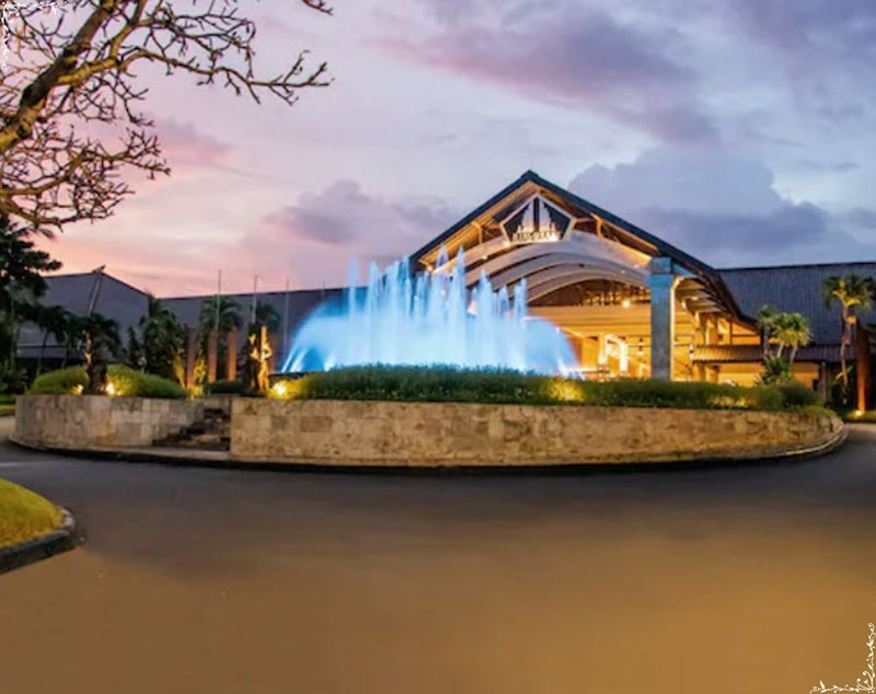 極上のスパも魅力！人気モールそばの5つ星ビーチフロントホテルに癒やしのステイ