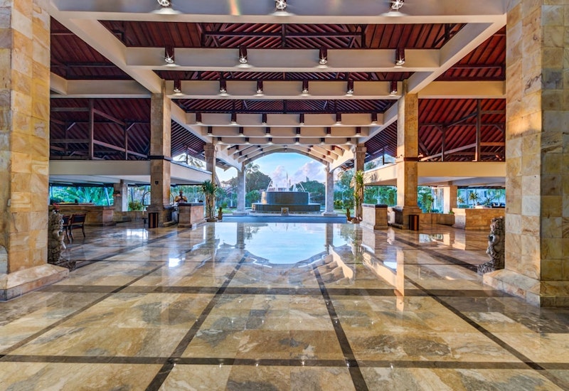 豪華な設備も魅力！インド洋の夕日を望む高級ホテルにステイ。ビジネスクラス利用