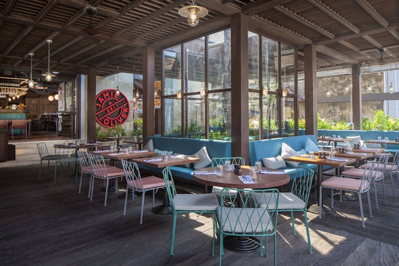 バリ島最大のフリーフォームプール完備！クタビーチが目の前にある5つ星リゾートホテル泊