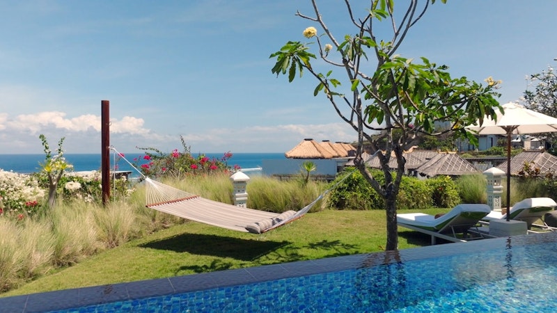 静かなビーチでのんびり！癒やしのスパやダイニング併設の5つ星ホテルに宿泊