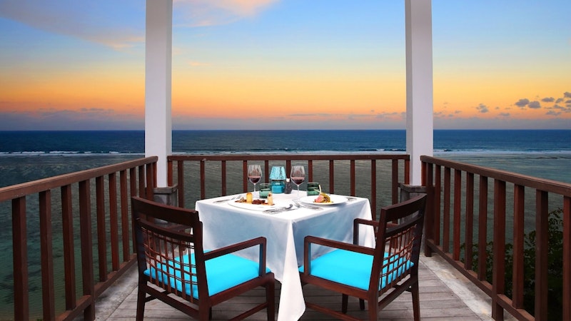 ビジネスクラスで行く！全室オーシャンビューが自慢の5つ星ホテルで癒やしの滞在