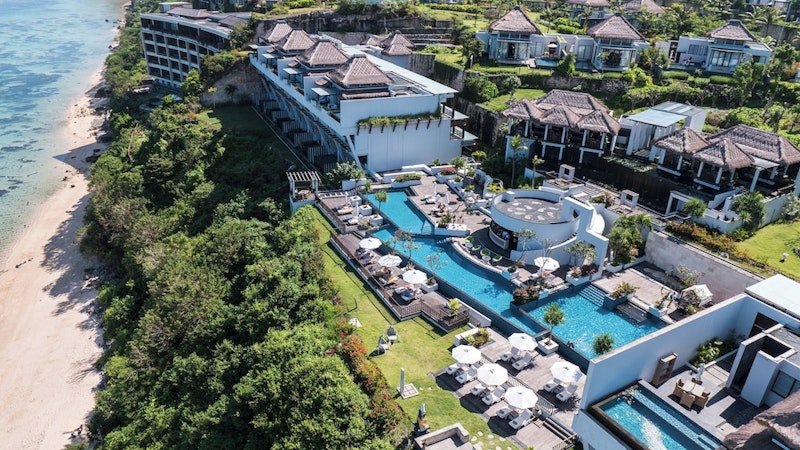 ビジネスクラスで行く！インド洋を見渡す屋外プール併設の5つ星ホテル滞在