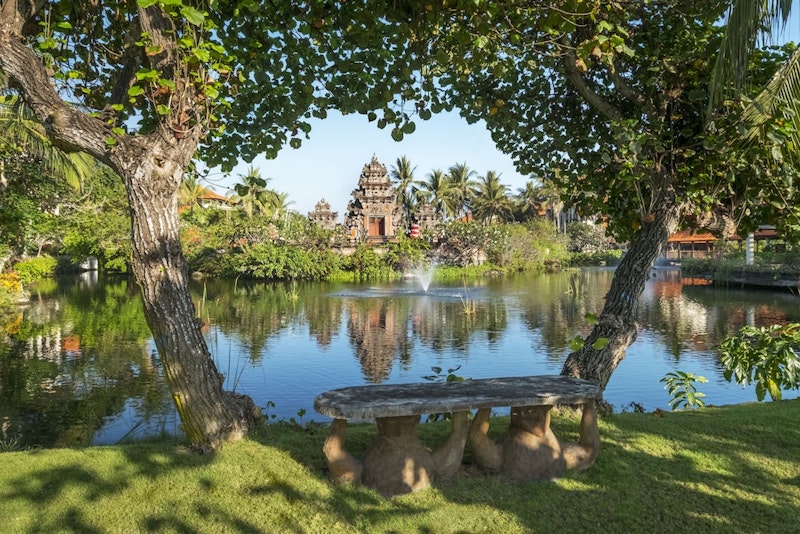 美しいビーチはすぐそば！熱帯雨林に囲まれた5つ星リゾートホテルで至福のバリステイ