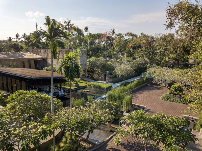 高級ホテルエリアに滞在！ヌサドゥア地区のリゾートヴィラでごほうびステイ