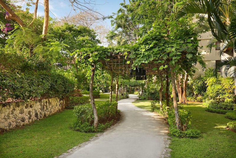 ビーチクラブで美しい夕日に酔いしれる！ヌサドゥア中心エリアの4つ星ホテルで充実旅