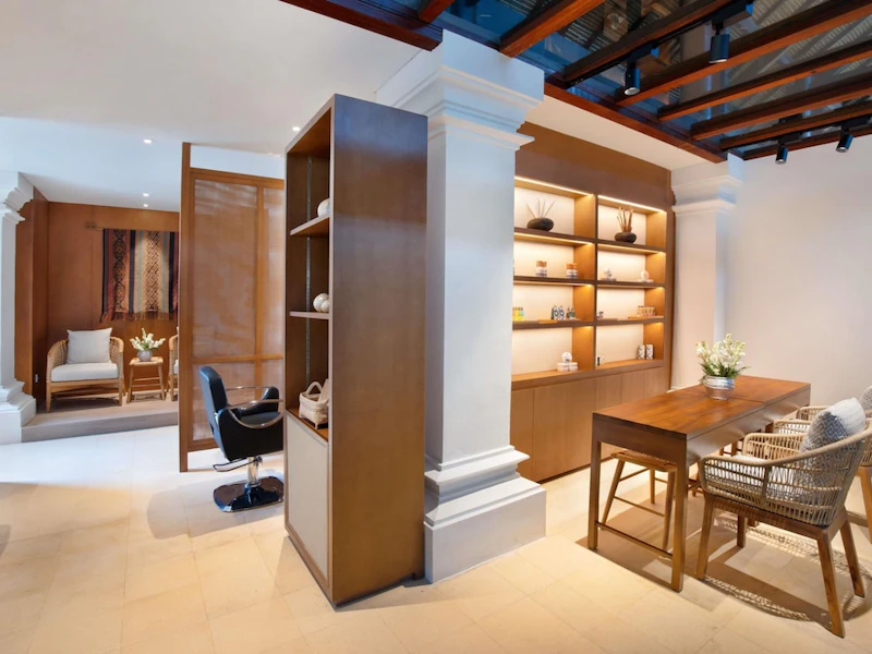 部屋から直接プールへアクセス!ベノアビーチ沿いの4つ星ホテル泊。ビジネスクラス利用