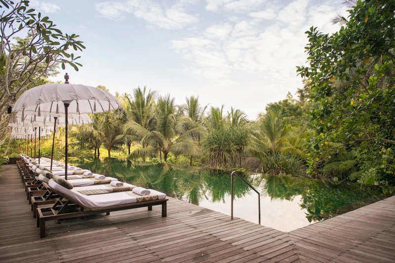 ウブドの自然にたたずむ5つ星リゾート＆プールつきヴィラで至福旅！ビジネスクラス利用