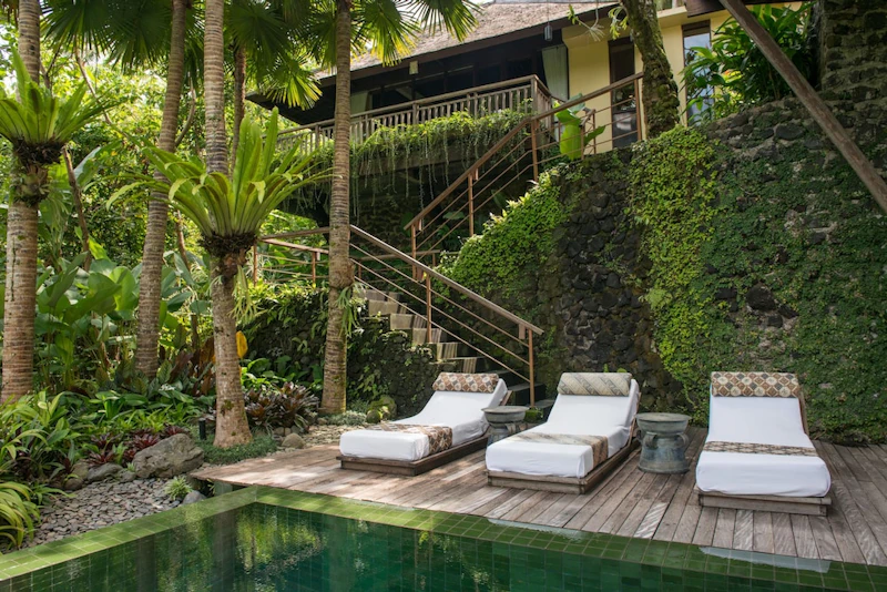 トランジットでシンガポール観光も！ウブドの森にたたずむリゾート泊。ビジネスクラス利用