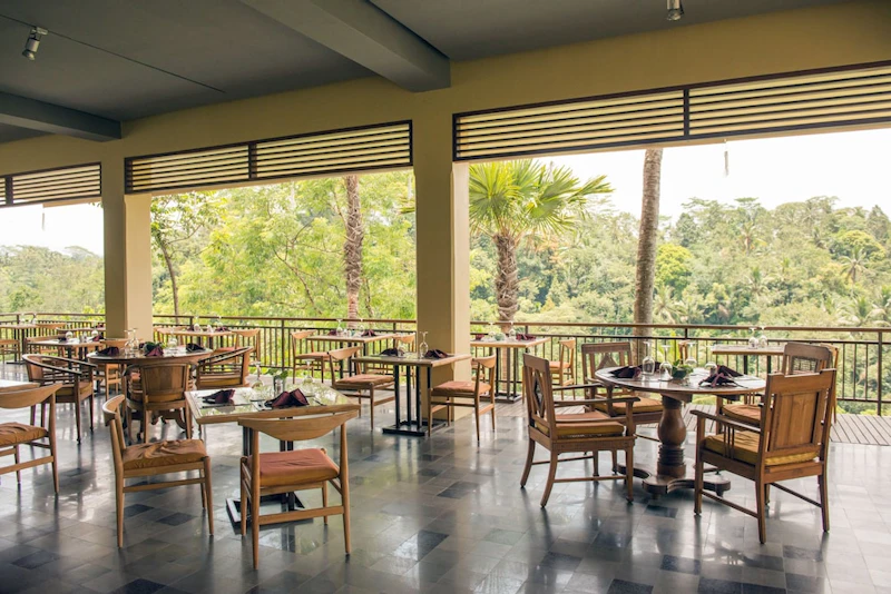 トランジットでシンガポール観光も！熱帯雨林の5つ星リゾートに宿泊。ビジネスクラス利用