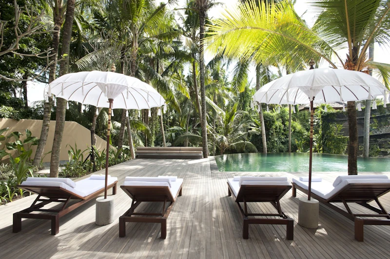 トランジットでシンガポール観光も！ウブドの中心街に建つホテルに快適ステイ