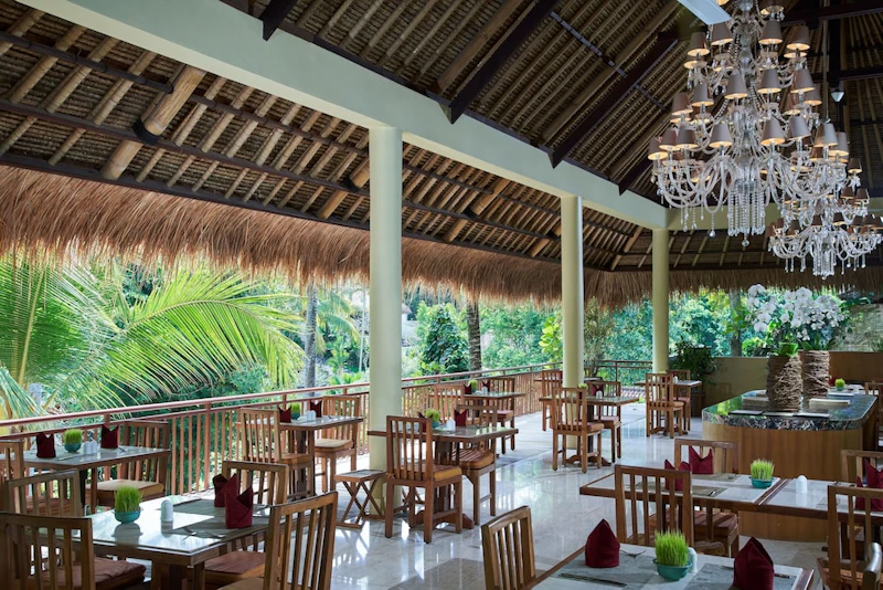 モンキーフォレスト通り沿いの好立地！リゾートホテルのルーフトップヴィラに泊まる旅