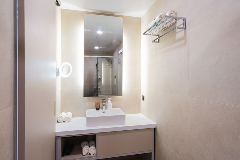 乙支路入口駅へ徒歩2分！簡易キッチンつきホテルにステイ。ベッド2台確約、金浦着で便利