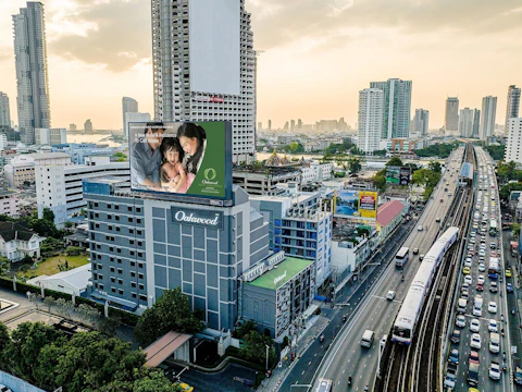 チャオプラヤー川そばの好ロケーション!人気モールと駅にも近い4つ星ホテルにステイ