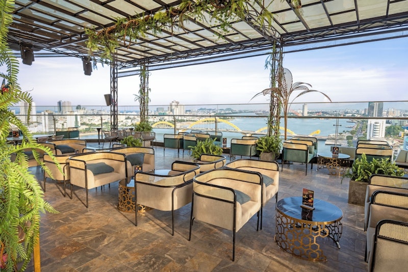 ロマンチックな眺望も魅力!バクダン通りの4つ星リバーサイドホテルにステイ