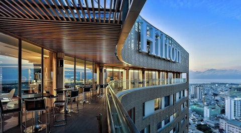 ハン川のほとりに建つ5つ星のラグジュアリーホテルに宿泊！