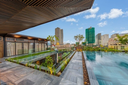 緑に囲まれたロケーションが理想的なおしゃれデザイナーズホテルにステイ！