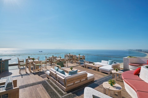 SALE価格🎉屋上バー＆プールつきホテルで絶景を満喫！直行便利用