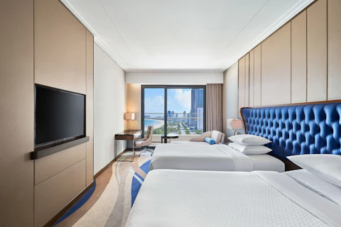 美しいビーチの景色を楽しめる高層ホテルにステイ！連泊特典つき