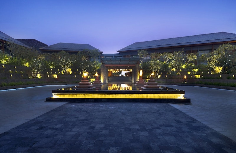 レストランやプールが充実!スミニャックの5つ星ホテルに宿泊!ビジネスクラス利用