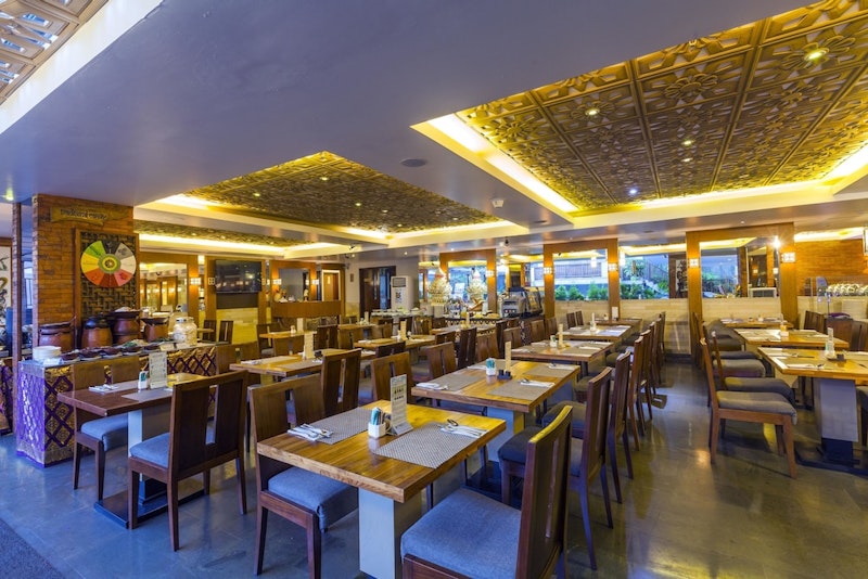 家族旅にぴったり!屋上にスカイラウンジ併設&ビーチ近くのリゾートホテルにステイ