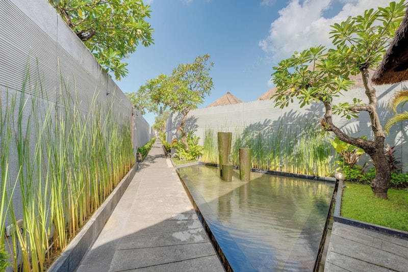 ビジネスクラスで行く！緑ゆたかな空間に癒やされるプライベートヴィラに宿泊