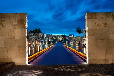 インド洋のパノラマビューを堪能!5つ星ビーチフロントホテルに宿泊。ビジネスクラス利用