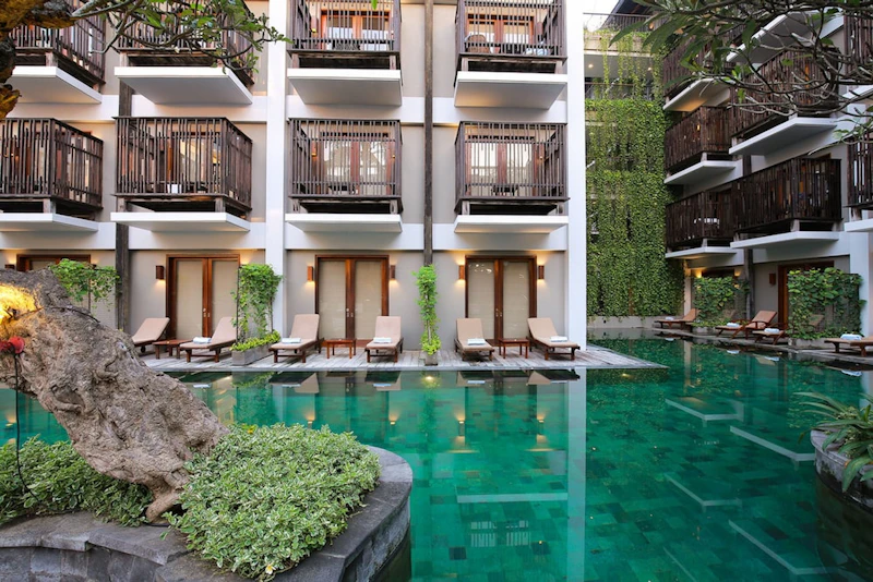 バリらしい雰囲気たっぷり！サヌール地区の中心部にある4つ星リゾートホテルに宿泊