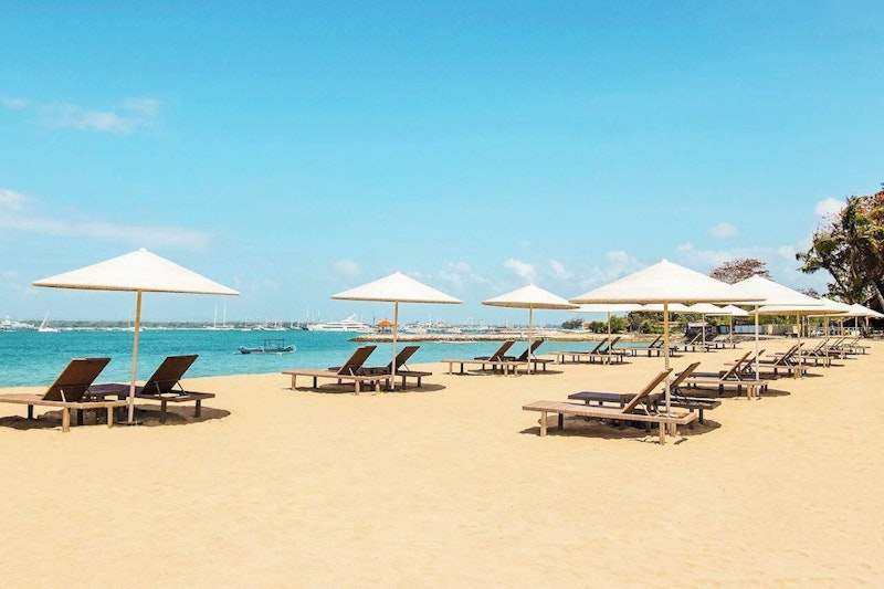 ビーチは目の前！トロピカルガーデンにかこまれた4つ星リゾートホテルで癒やしのステイ