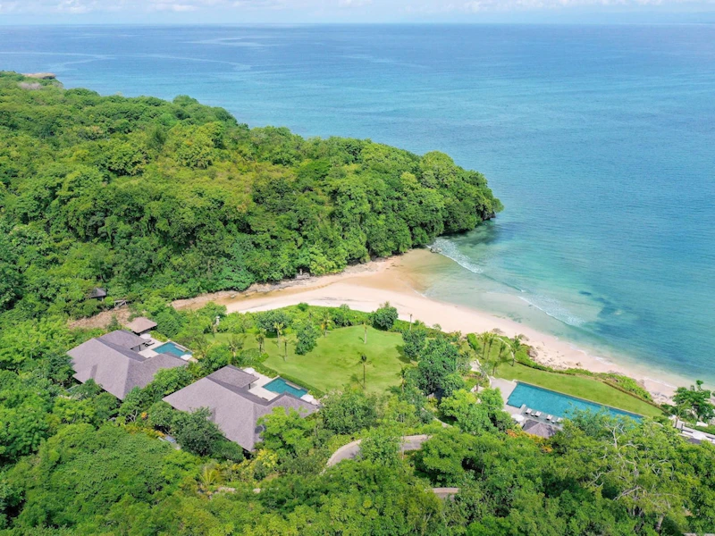 あこがれの豪華5つ星リゾート！絶景の海を望むプライベートプールつきヴィラにステイ